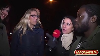 Medrasno Srečanje Zrele Nemške Milf V Javnosti