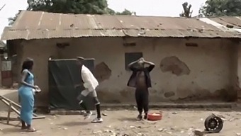 Adnanes Stora Kuk I Porr Med Afrikanskt Tema