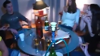 یک آماتور روسی برای یک جلسه سکس داغ انتخاب می شود