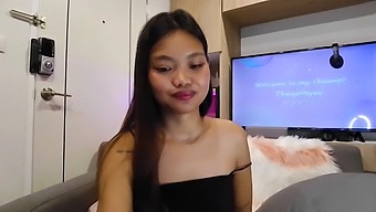 Abby2634'S Live Webcam Show With A Tantalizing Preview Of Her Wet Pussy