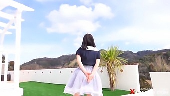 在g-Milk的最新视频中享受akane Sagara弹跳的乳房的感性动作