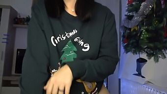 Anna, Le Cadeau De Noël Chaud De Sa Demi-Sœur: Sexe Chaud Et Éjaculation Interne Orale