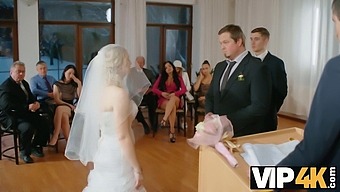 Cheating Blonde Babe In High-Definition Cuckoldry