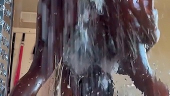 Cele Mai Intime Momente Ale Lui Esha Mae: O Compilatie De Squirting Si Orgasm
