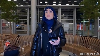 Peçeli Iranlı Nadja, Uçak Bileti Için Ödeme Şekli Olarak Tuvalet Ve Koridorda Anal Ilişkiye Giriyor