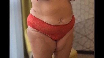 Amateur Lady Enjoys Anal Fingering And Reaches A Satisfying Solo Orgasm