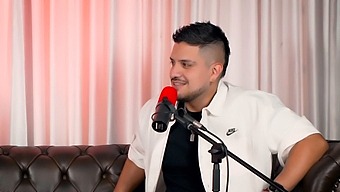 Doğal Göğüsler Ve Dövmeli Kıç, Küçük Boylu Latin Güzeliyle Hd Porno Videosunda.